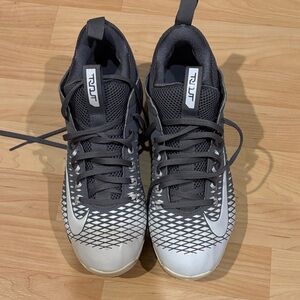 Nike Mike Trout 27 baseball cleats. Gray/Black Performance Shoe